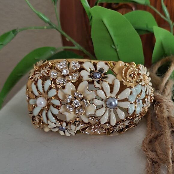 Kenneth Jay Lane Gold Plated Garden Party Bracelet - Picture 6 of 9